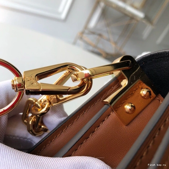 First bag ru Vuitton Spring Louis Mini（2019 Dauphine Show） 0708